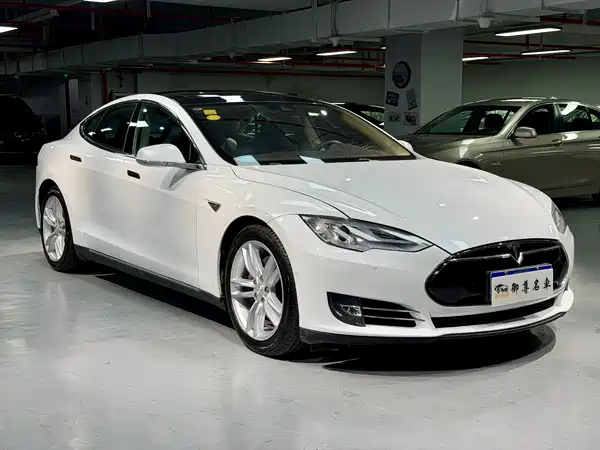 Tesla Model S 2015