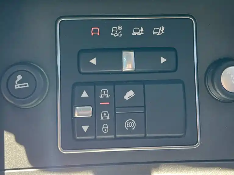 Land Rover Discovery 2016 — фото 15