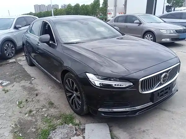 Volvo S90 Plug-In Hybrid 2022