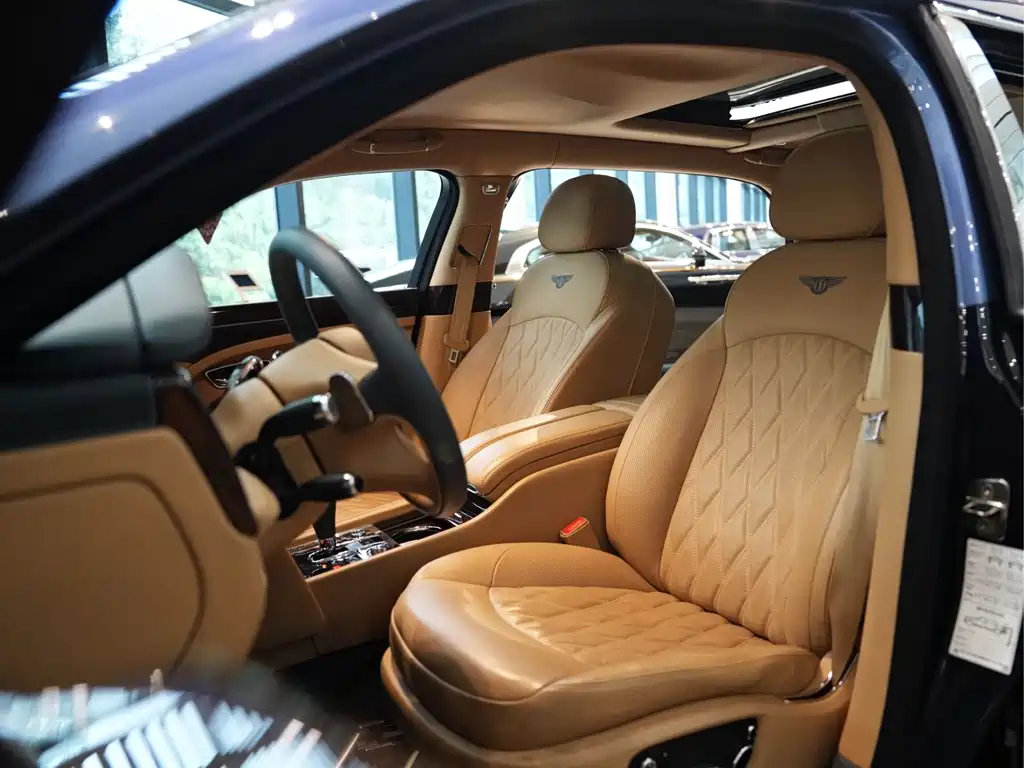 Bentley Mulsanne 2017 — фото 11