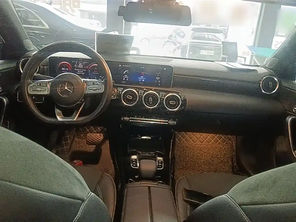 Mercedes-Benz A-Class 2019 — фото 10