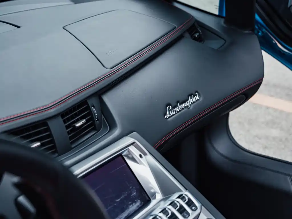 Lamborghini Aventador 2019 — фото 17