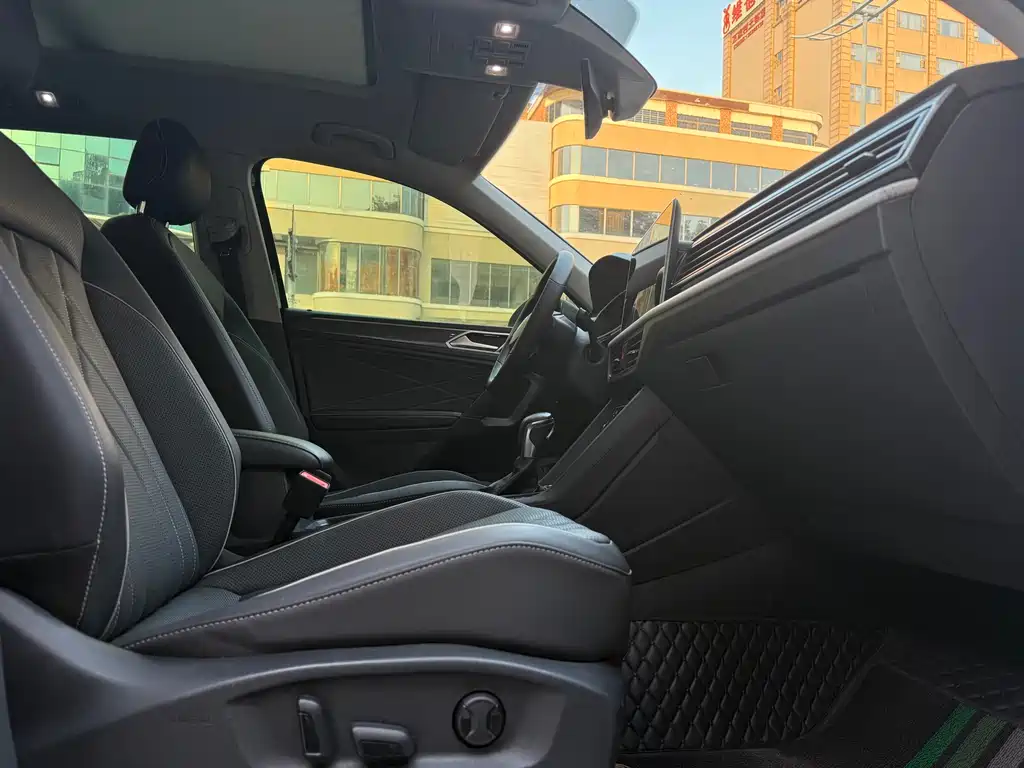 Volkswagen Tiguan L 2023