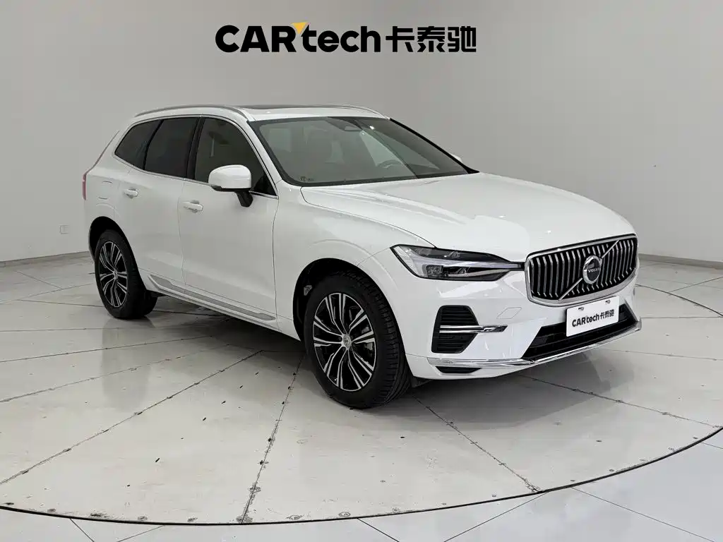 Volvo XC60 2022 — фото 2