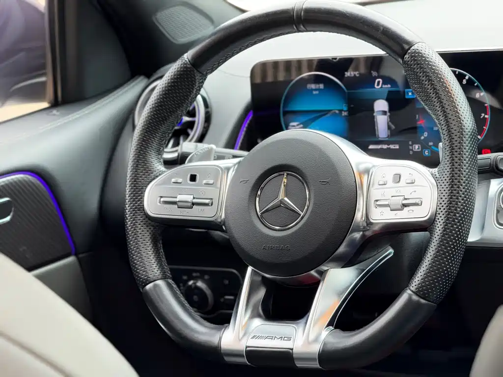 Mercedes-Benz GLB AMG 2022 — фото 15