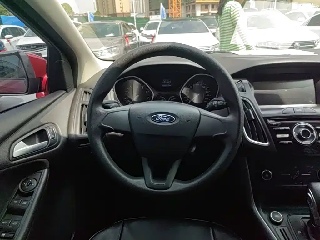 Ford Focus 2019 — фото 11