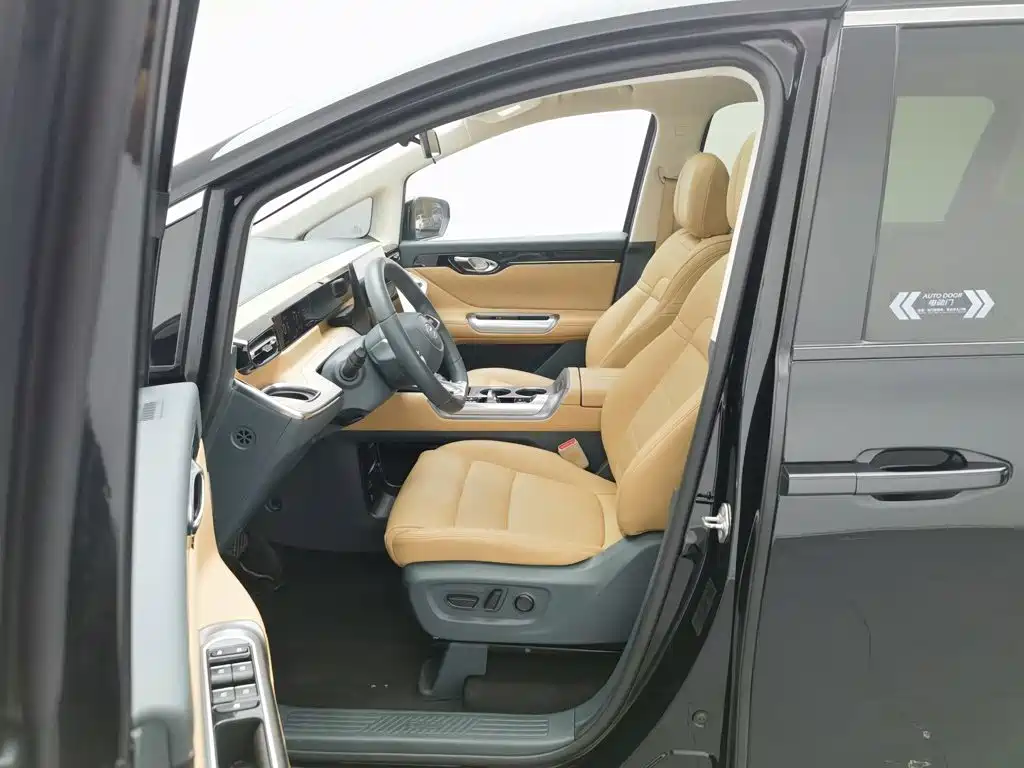 GAC Trumpchi E8 PHEV 2024 — фото 10
