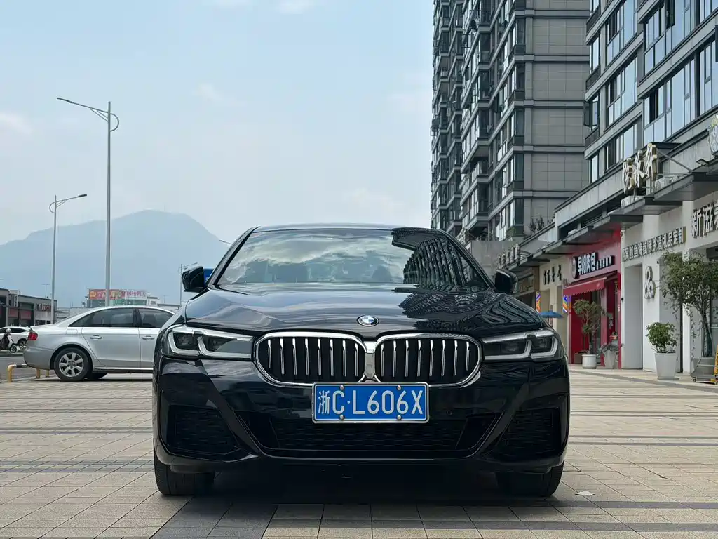 BMW 5 Series 2023 — фото 1