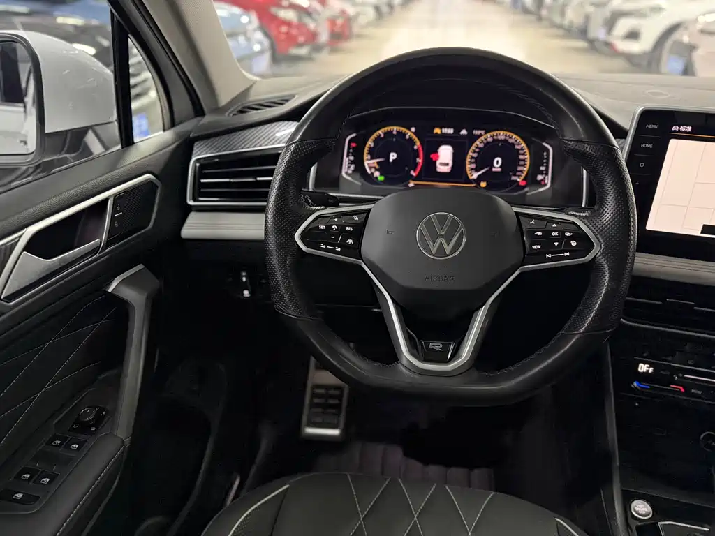 Volkswagen Tiguan L 2023 — фото 10