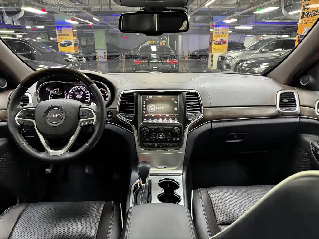 Jeep Grand Cherokee 2016 — фото 18