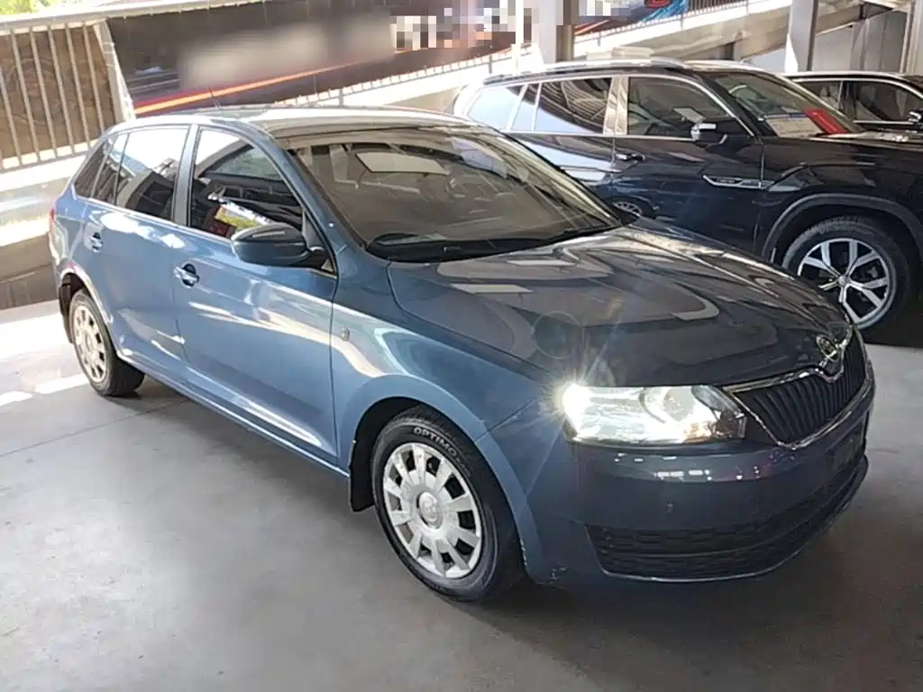Skoda Rapid Spaceback 2014 — фото 4