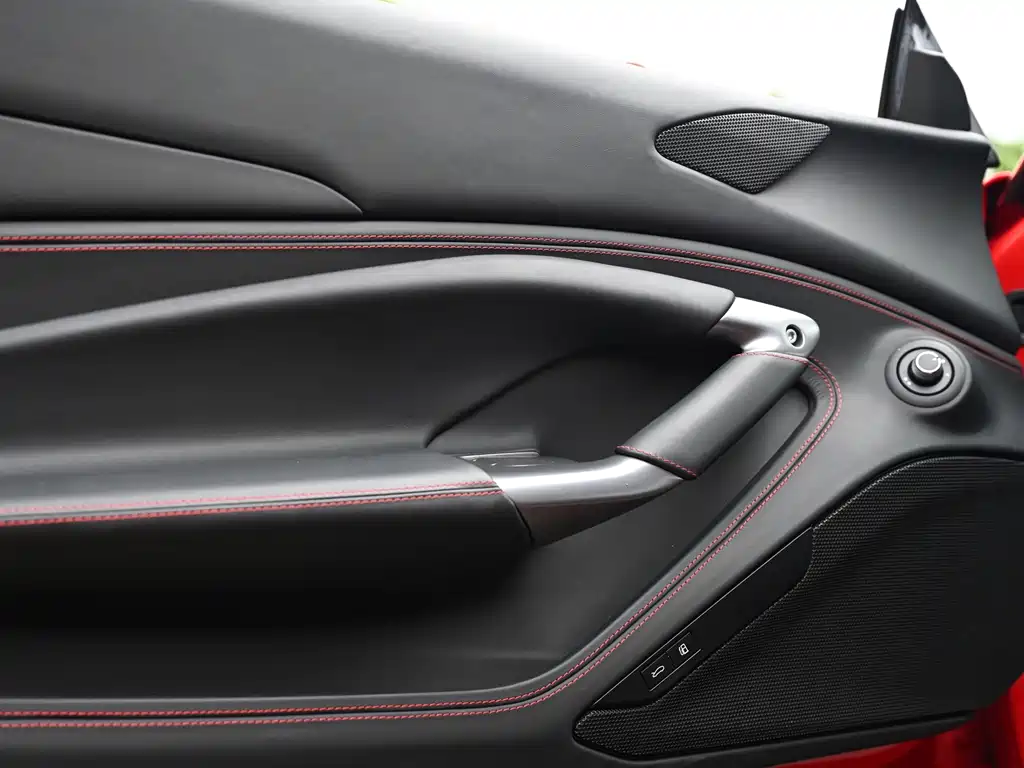 Ferrari F8 2022 — фото 16