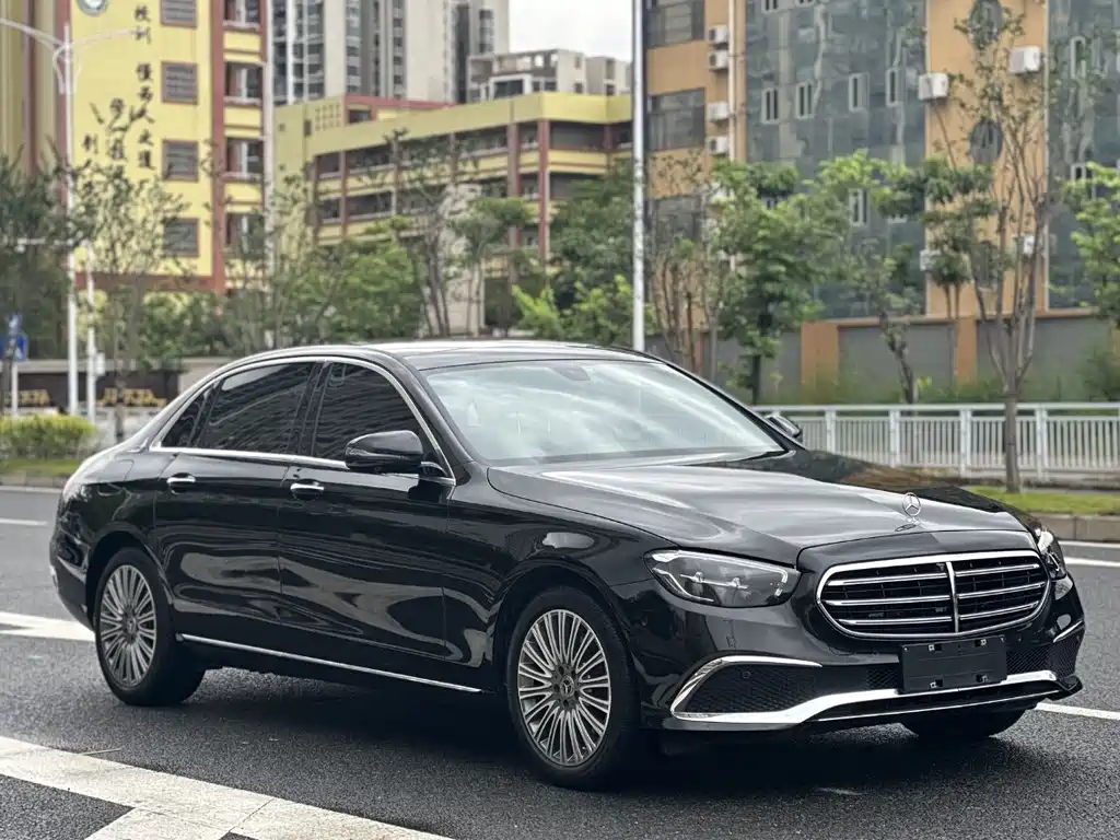Mercedes-Benz E-Class 2023 — фото 12