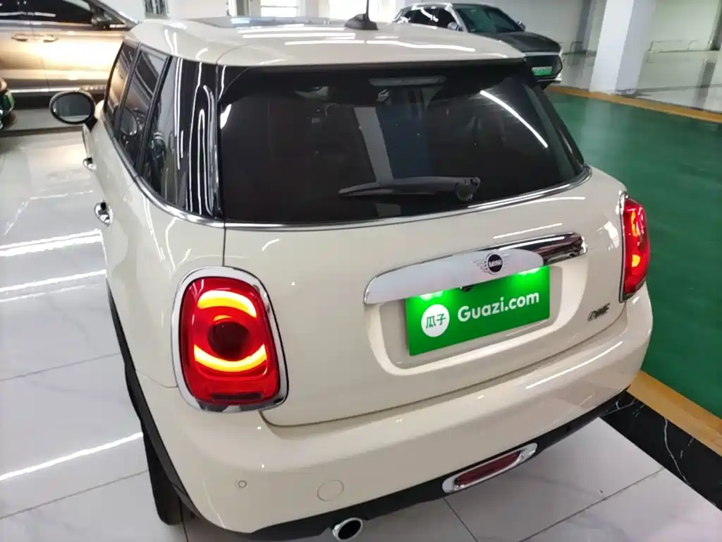 MINI MINI 2020