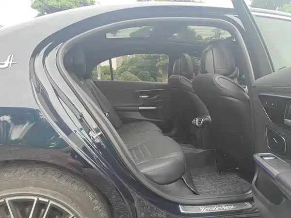 Mercedes-Benz C-Class 2024