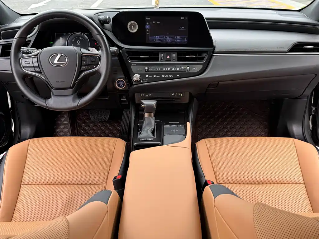 Lexus ES 2022