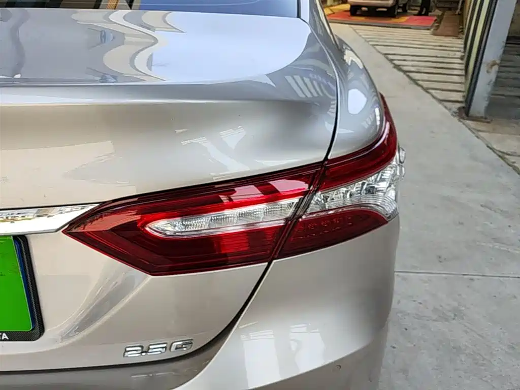Toyota Camry 2022 — фото 8