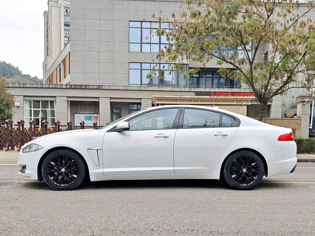Jaguar XF 2014 — фото 2