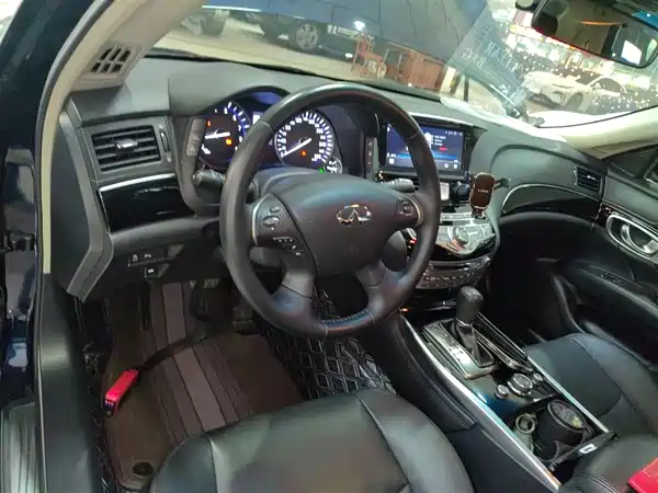 Infiniti Q70 2017