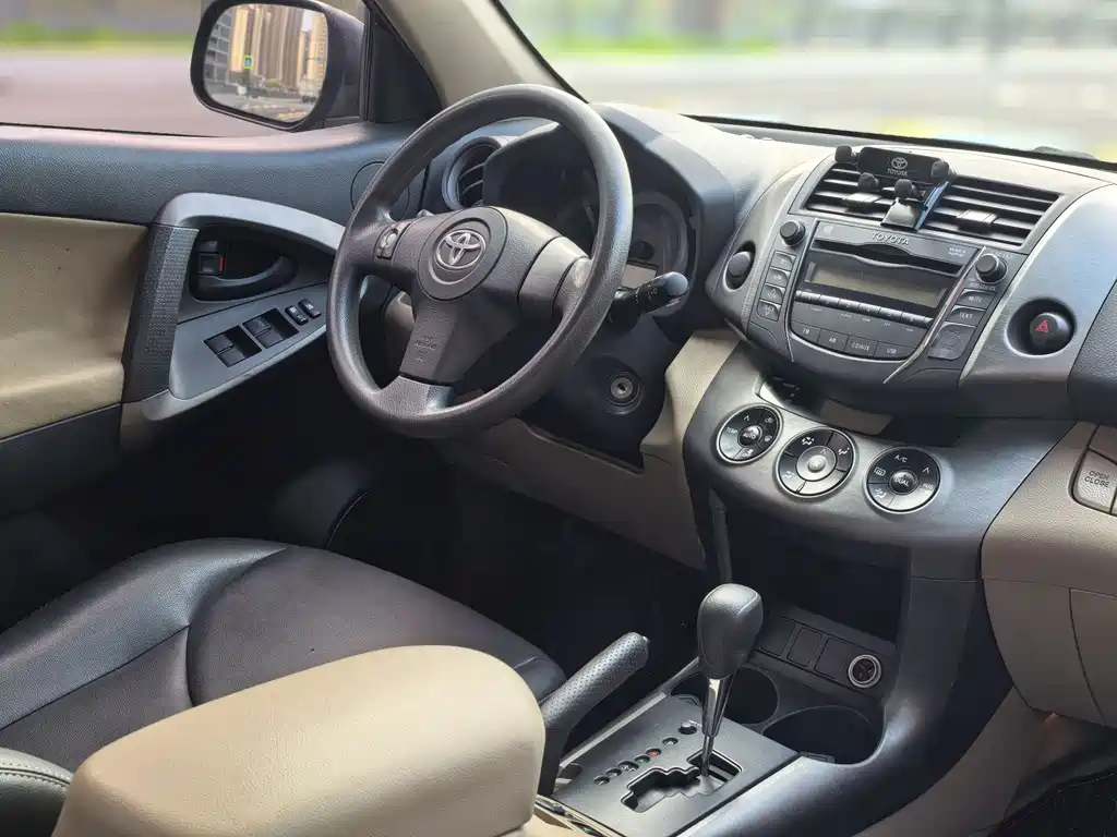 Toyota RAV4 2013 — фото 10
