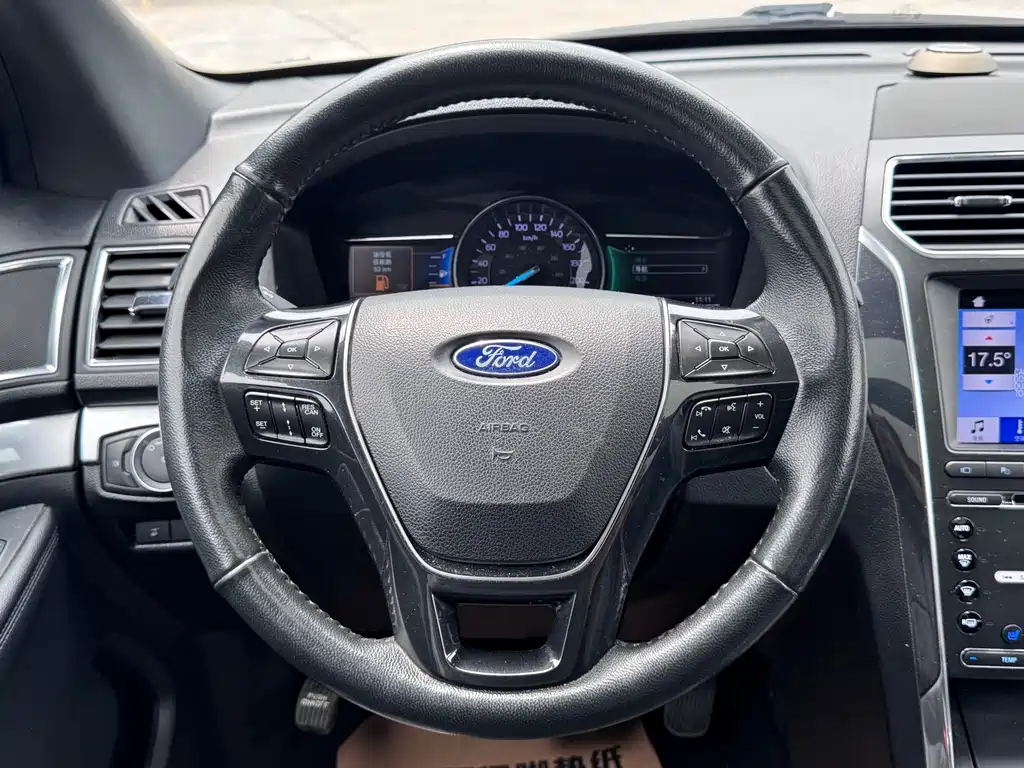 Ford Explorer 2019 — фото 9