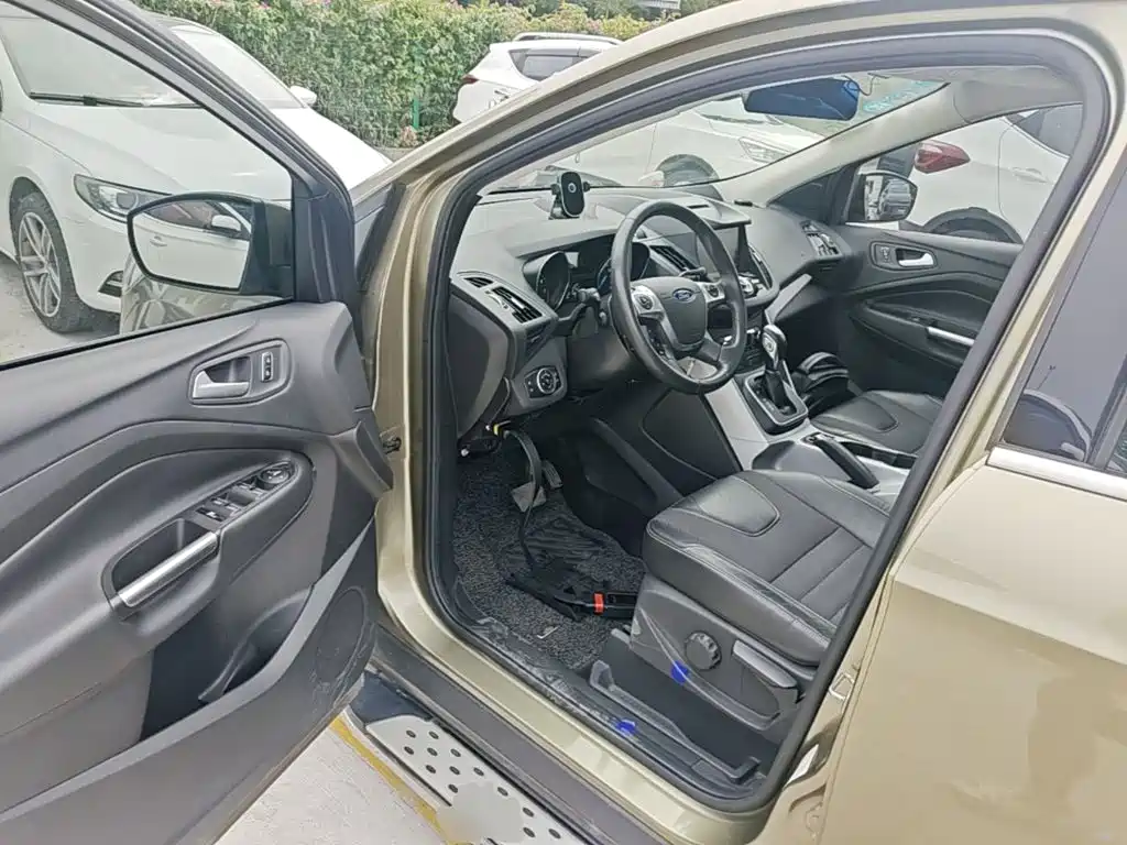 Ford Kuga 2015 — фото 16