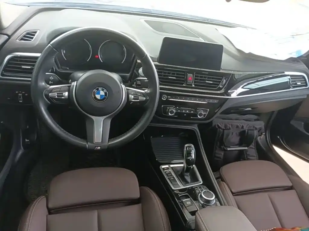 BMW 1 Series 2021 — фото 10