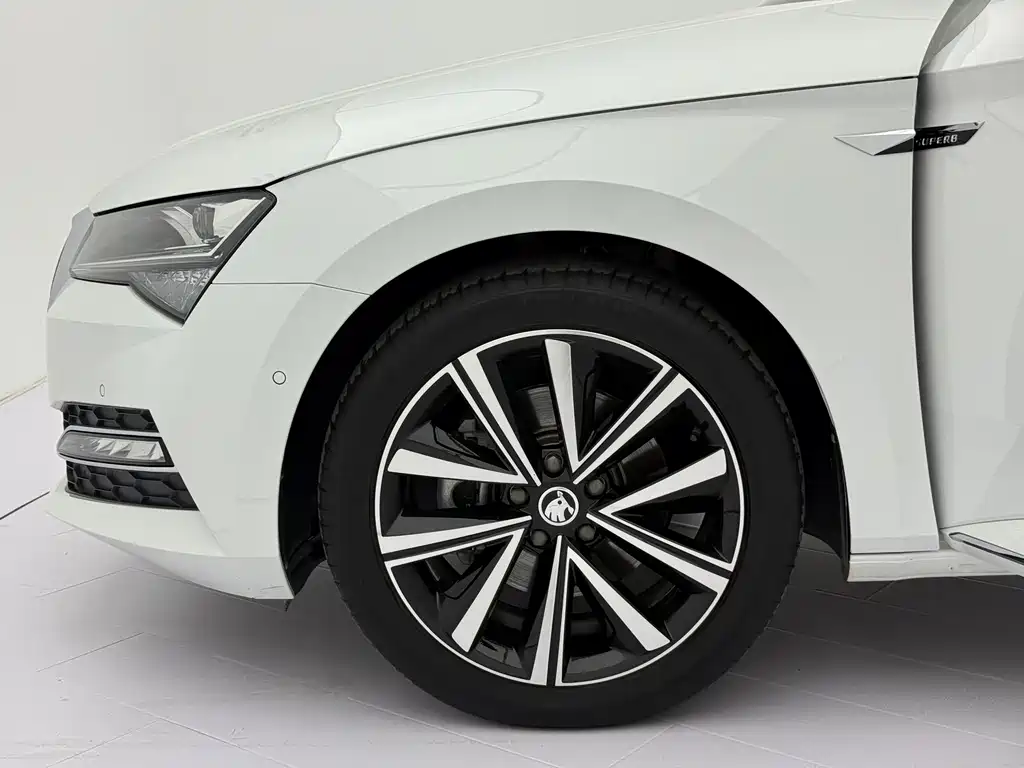 Skoda Superb 2023 — фото 23