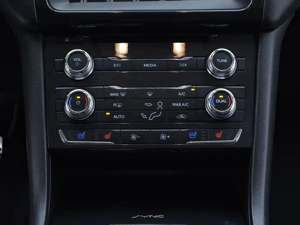Ford Taurus 2017 — фото 14