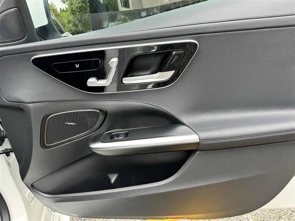 Mercedes-Benz C-Class 2025 — фото 26
