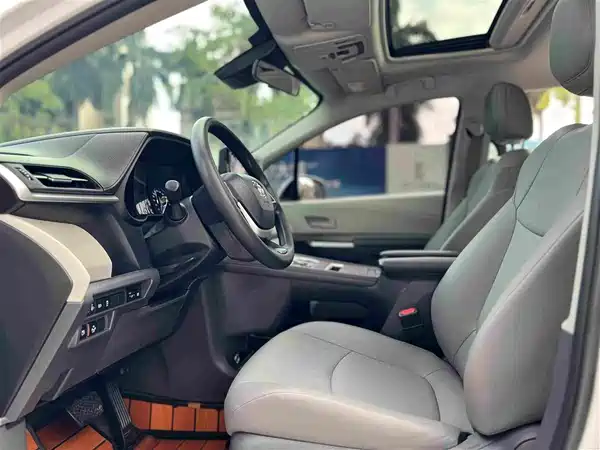 Toyota Granvia 2023