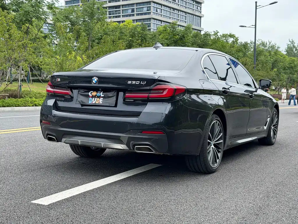BMW 5 Series 2022 — фото 13