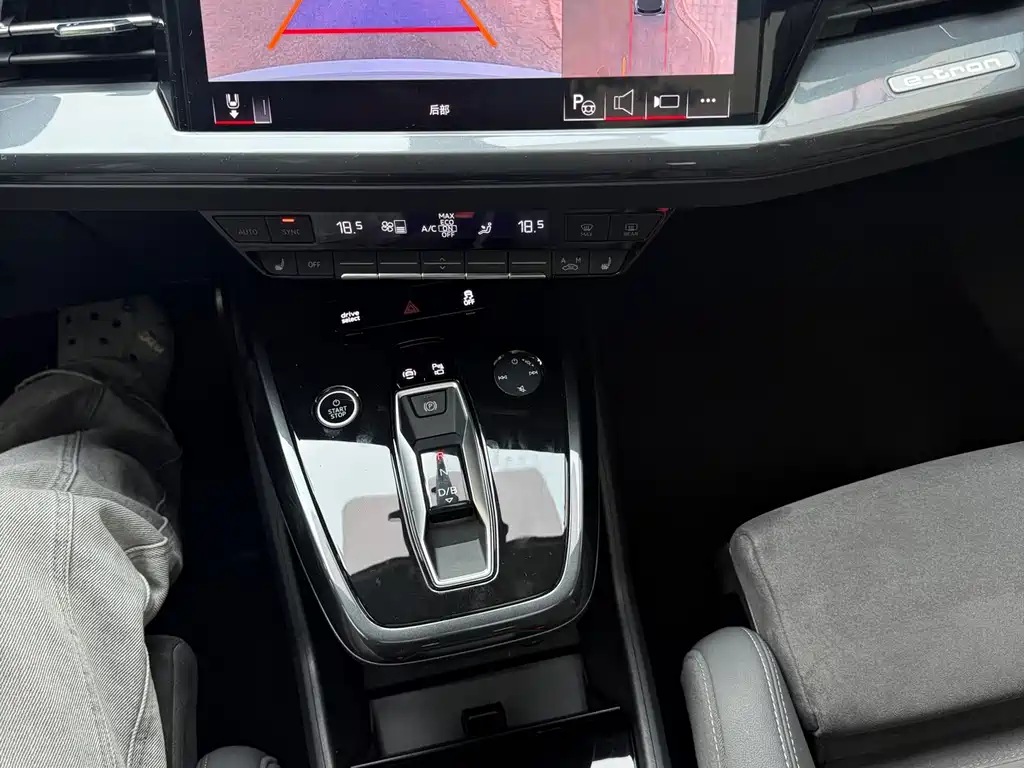 Audi Q4 e-tron 2023 — фото 14