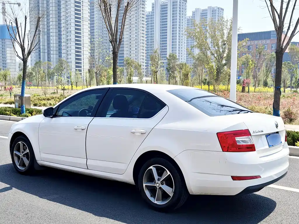 Skoda Octavia 2016 — фото 16