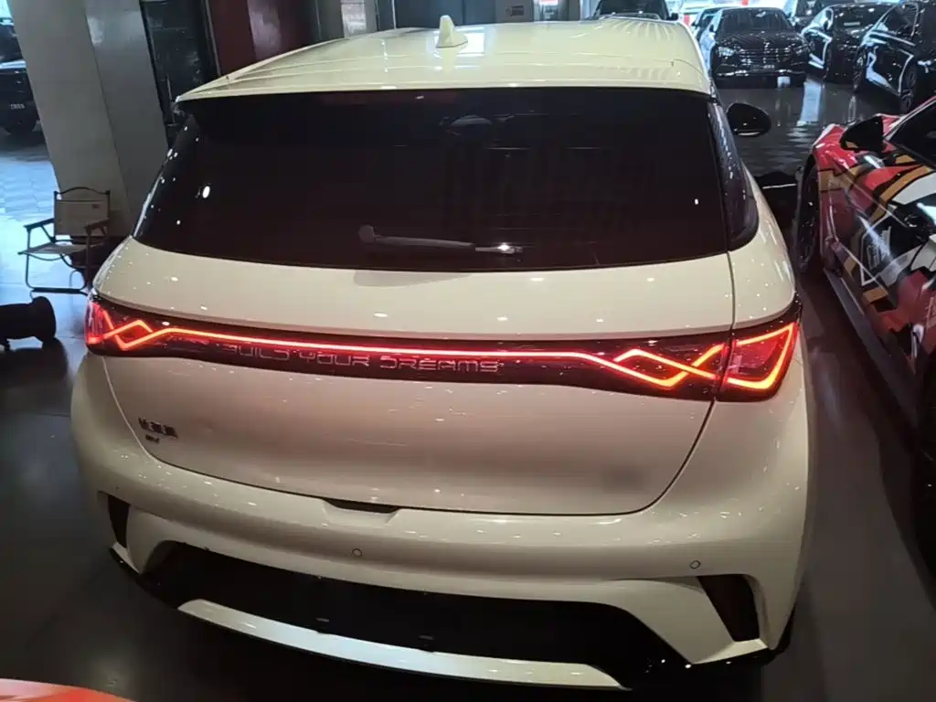 BYD Dolphin 2025