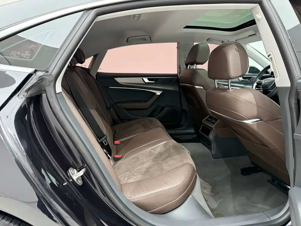 Audi A7L 2023 — фото 25