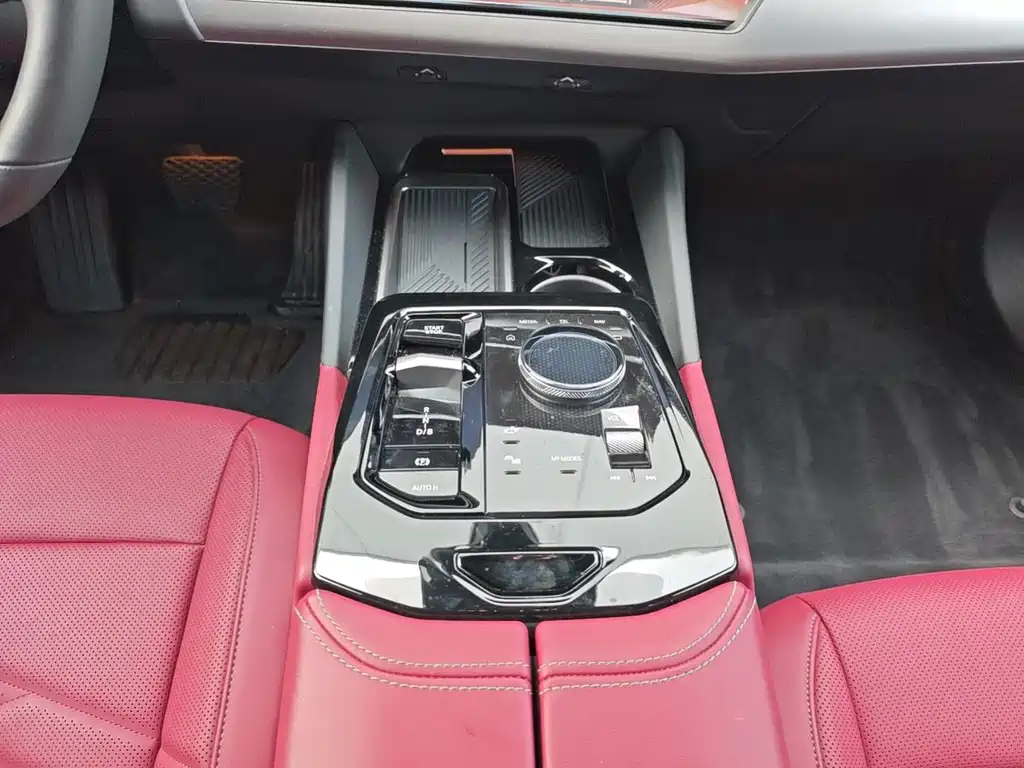BMW i5 2025 — фото 9
