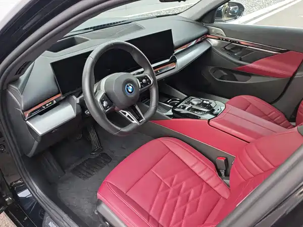 BMW i5 2025