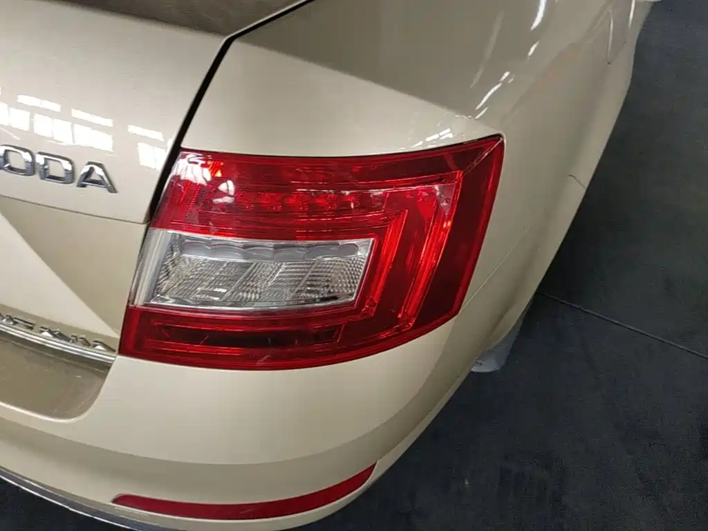 Skoda Octavia 2015 — фото 8