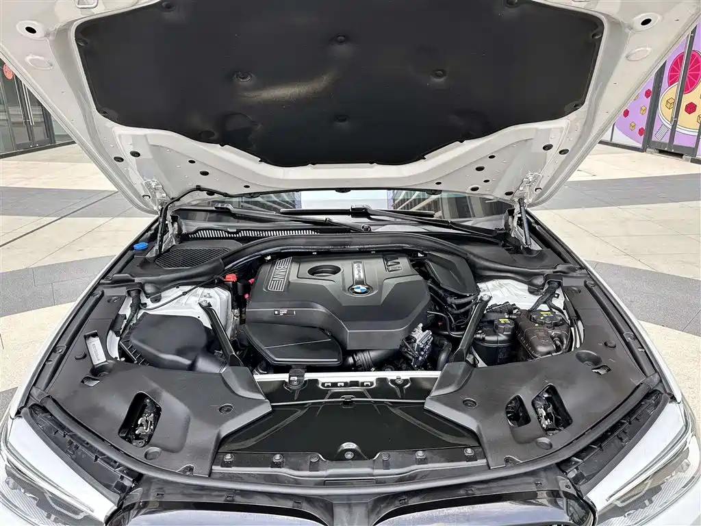 BMW 5 Series 2018 — фото 31