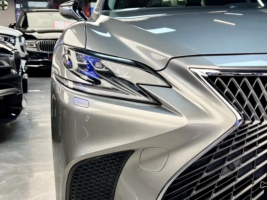 Lexus LS 2018 — фото 6