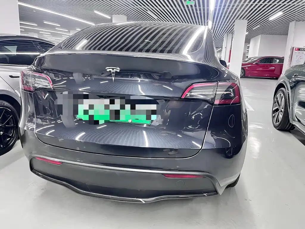 Tesla Model Y 2024 — фото 17