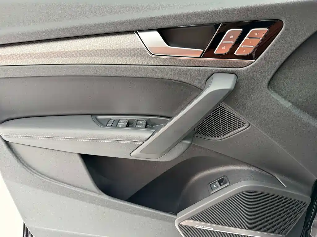 Audi Q5L 2024 — фото 16