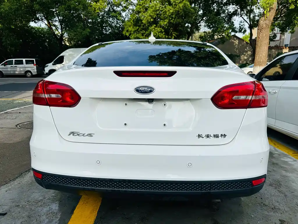 Ford Focus 2017 — фото 15