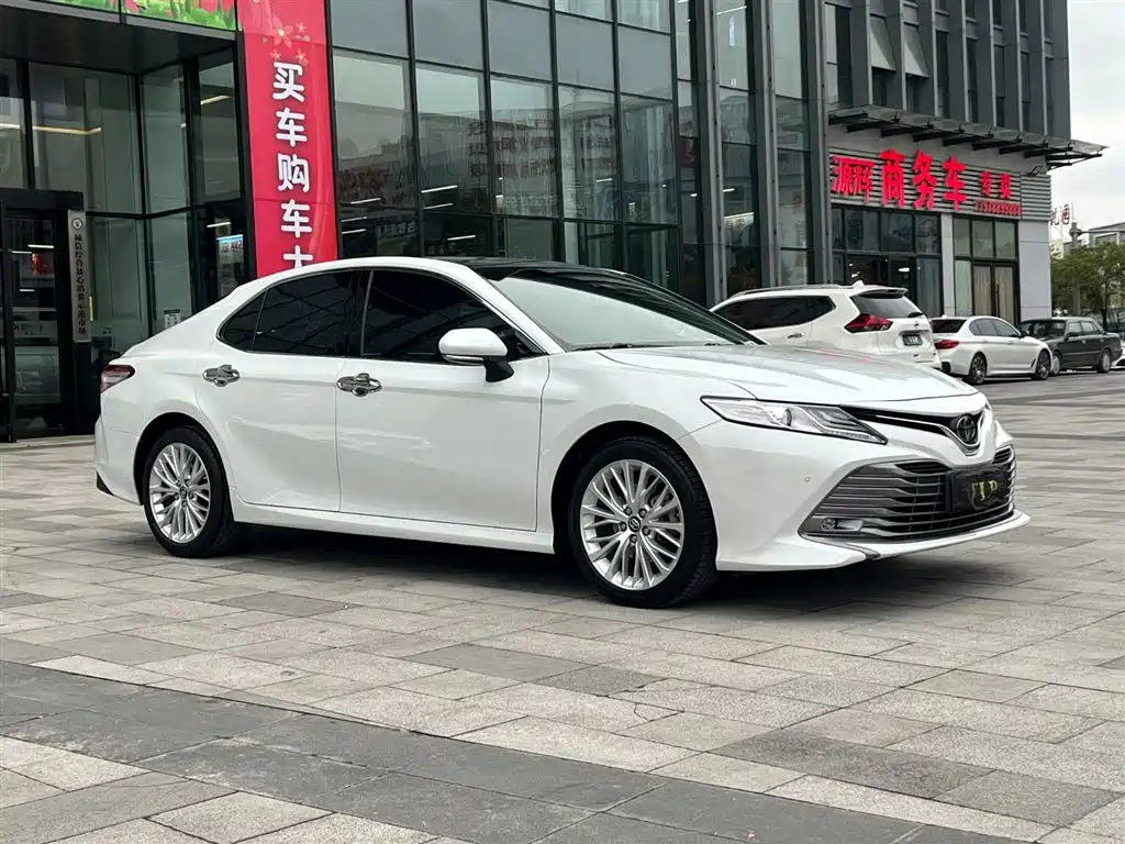 Toyota Camry 2020 — фото 3