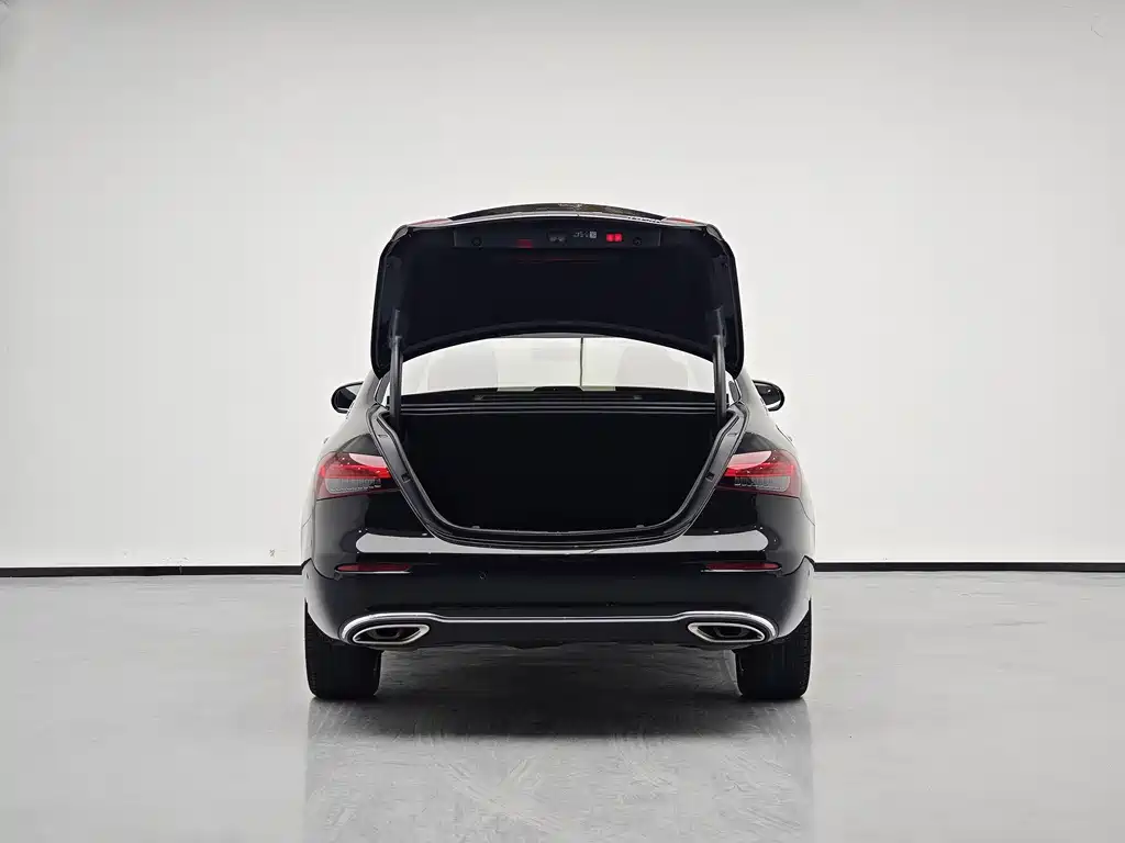 Mercedes-Benz E-Class 2023 — фото 11