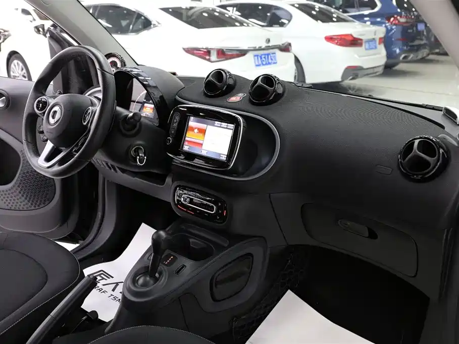 smart Fortwo 2018 — фото 14
