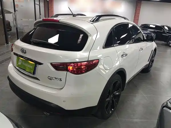Infiniti QX70 2015