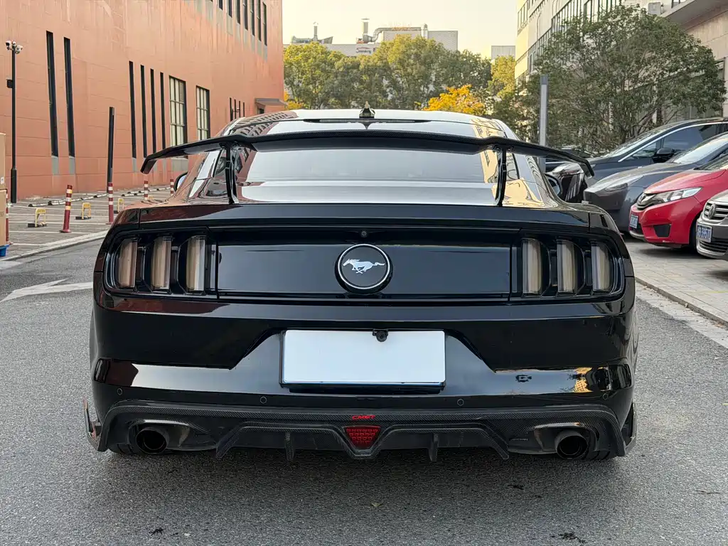 Ford Mustang 2017 — фото 16