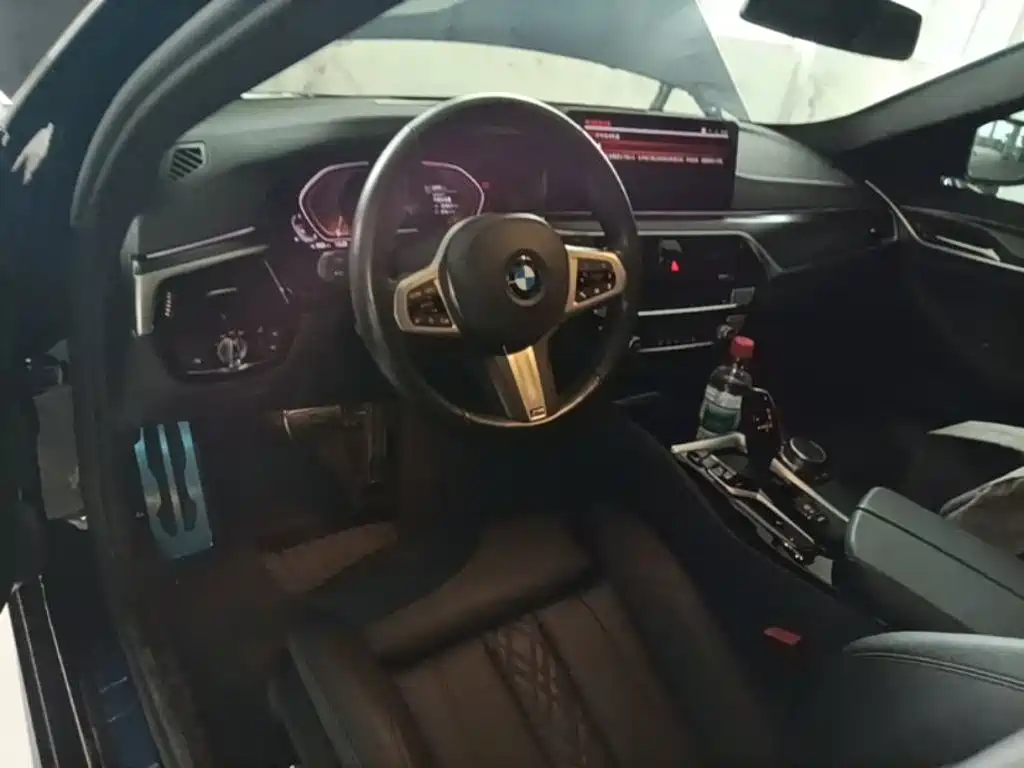 BMW 5 Series 2021 — фото 10